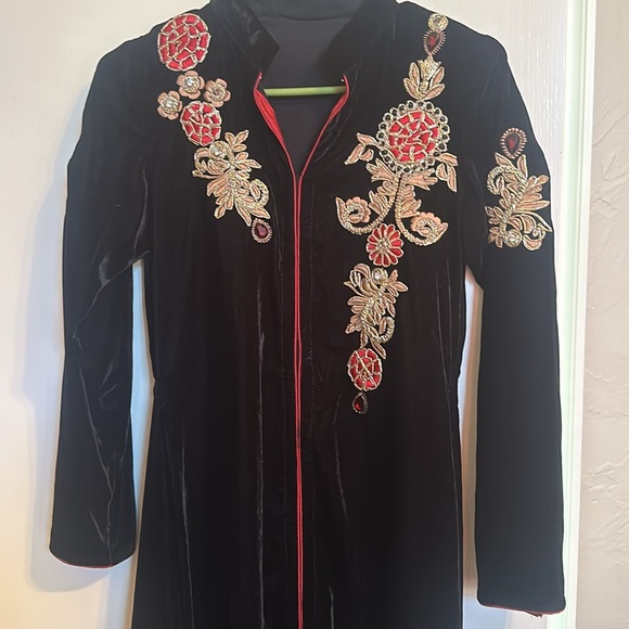 PAKISTANI INDIAN DESIGNER BLACK VELVET SEMI FORMAL GOWN - Picture 4 of 7